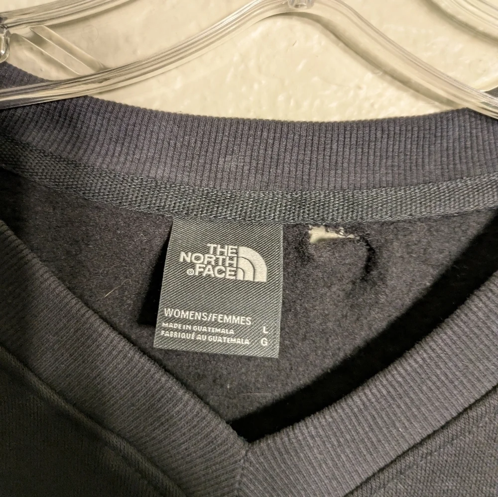 The North Face Men's Black Sweater Size Large Pre-owned Hole Back Neck